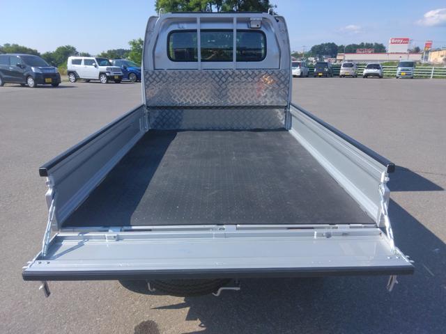 キャリイトラック ＫＣパワステ農繁仕様　４ＷＤ　軽トラック　ＭＴ　オートライト　アルミホイール　ＥＳＣ　エアコン　運転席エアバッグ　助手席エアバッグ（17枚目）