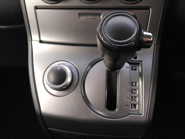 必ず使用するシフトレバー。確りと確認したいですね。