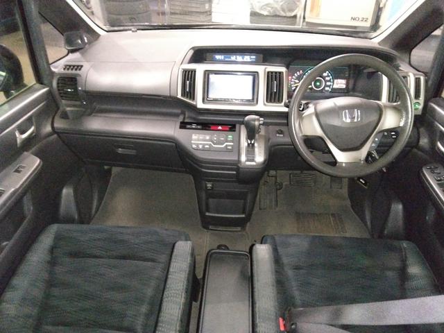 ステップワゴン Ｇ　Ｅセレクション　４ＷＤ　ＥＴＣ　ナビ　ＴＶ　両側電動スライドドア　スマートキー　アイドリングストップ　電動格納ミラー　後席モニター　３列シート　ＣＶＴ　ＣＤ　ＤＶＤ再生　ＵＳＢ　Ｂｌｕｅｔｏｏｔｈ　盗難防止システム（3枚目）