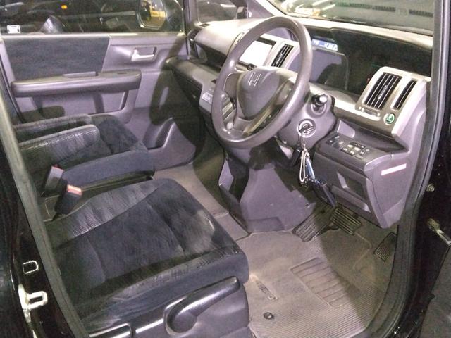 ステップワゴン Ｇ　Ｅセレクション　４ＷＤ　ＥＴＣ　ナビ　ＴＶ　両側電動スライドドア　スマートキー　アイドリングストップ　電動格納ミラー　後席モニター　３列シート　ＣＶＴ　ＣＤ　ＤＶＤ再生　ＵＳＢ　Ｂｌｕｅｔｏｏｔｈ　盗難防止システム（29枚目）