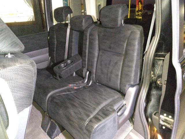 ステップワゴン Ｇ　Ｅセレクション　４ＷＤ　ＥＴＣ　ナビ　ＴＶ　両側電動スライドドア　スマートキー　アイドリングストップ　電動格納ミラー　後席モニター　３列シート　ＣＶＴ　ＣＤ　ＤＶＤ再生　ＵＳＢ　Ｂｌｕｅｔｏｏｔｈ　盗難防止システム（44枚目）