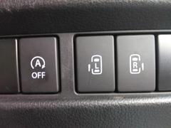 両側電動スライドドア！！荷物で手が塞がるなど簡単にドアの開閉が出来ます！何より力いらずで開閉ＯＫ！女性やお年寄りにも優しい。電動機能はＯＦＦにもできますから元気なお子様の駆け出しも安心！ 6