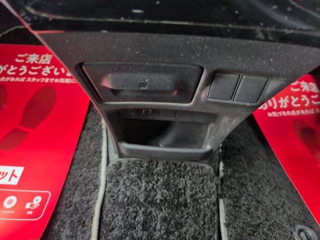 ノア Ｓｉ　ダブルバイビー　４ＷＤ　ＥＴＣ　バックカメラ　ナビ　ＴＶ　オートクルーズコントロール　レーンアシスト　衝突被害軽減システム　両側電動スライドドア　オートマチックハイビーム　ＬＥＤヘッドランプ　スマートキー（44枚目）