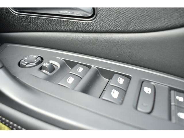 ４０８ アリュール　ＥＴＣ　ワイヤレススマートフォンチャージャー　ＬＥＤヘッドライト　オートマチックハイビーム　レーンキープアシスト　スマートキー　盗難防止システム　ワンオーナー車　禁煙車（15枚目）