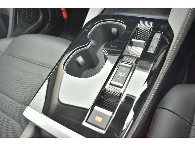 Ｃ５ Ｘ シャインパック　プラグインハイブリッド　弊社試乗車　ワイヤレススマートフォンチャージャー　サンルーフ　ツートーンレザーシート　ＬＥＤヘッドライト　シートヒーター　ステアリングヒーター　スマートキー　禁煙車（12枚目）