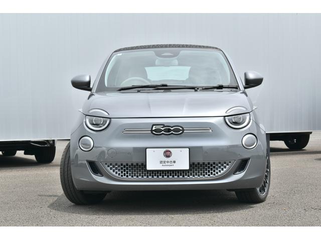 ５００ｅ オープン　弊社試乗車　ＥＴＣ２．０　純正ナビ　ワイヤレススマートフォンチャージャー　シートヒーター　ＬＥＤヘッドライト　オートマチックハイビーム　盗難防止システム　レーンキープアシスト（2枚目）