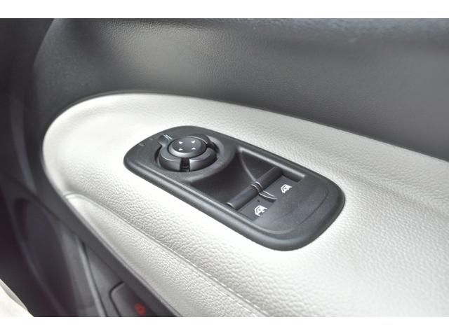 ５００ｅ オープン　弊社試乗車　ＥＴＣ２．０　純正ナビ　ワイヤレススマートフォンチャージャー　シートヒーター　ＬＥＤヘッドライト　オートマチックハイビーム　盗難防止システム　レーンキープアシスト（14枚目）