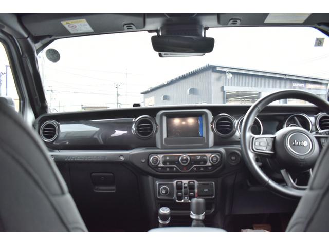 ジープ・ラングラーアンリミテッド スポーツアルティテュード　限定３００台　ＥＴＣ　ＬＥＤヘッドライト　盗難防止システム　アイドリングストップ　クルーズコントロール　レーンキープアシスト　クリアランスソナー　ワンオーナー車　禁煙車（22枚目）