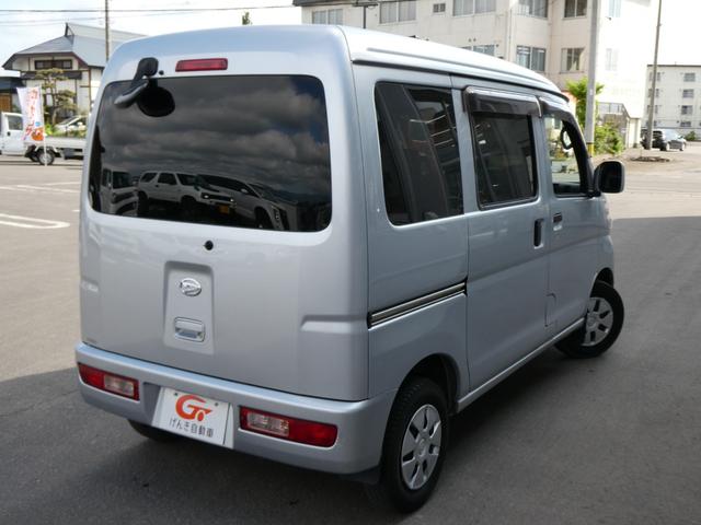 ハイゼットカーゴ クルーズターボ　４ＷＤ　軽自動車　両側スライドドア　社外ＳＤナビ　フルセグＴＶ　ＤＶＤ／ＣＤ　ＥＴＣ　社外２カメラミラー型ドライブレコーダー　フォグランプ　電動格納ミラー　ＡＢＳ（2枚目）