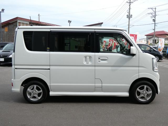 エブリイワゴン ＪＰターボ　４ＷＤ　軽自動車　衝突被害軽減ブレーキ　両側スライドドア　メモリナビ　ＤＶＤ／ＣＤ／ＳＤ　フルセグＴＶ　Ｂｌｕｅｔｏｏｔｈ　バックカメラ　２カメラドラレコ　スマートキー　運転席シートヒーター　横滑り防止装置（7枚目）