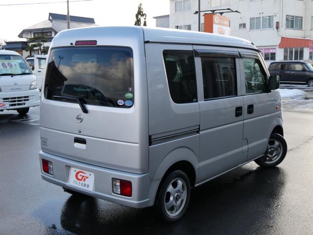 NV100クリッパーバン DX ハイルーフ 4WD 軽自動車 両側スライドドア 社外ディスプレイオーディオ CD/ラジオ キーレス エンジンスターター ETC 切替4WD 社外アルミホイール(2枚目)