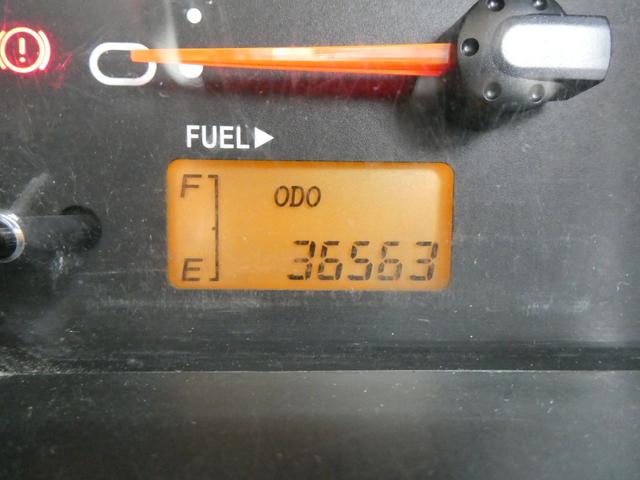 ハイゼットトラック エアコン・パワステスペシャルＶＳ　４ＷＤ　軽トラック　社外ＣＤ／ラジオ　エアコン　パワーステアリング　切替式４ＷＤ　４枚リーフ　作業灯　５速マニュアル（6枚目）