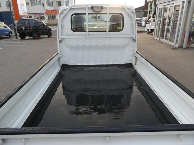 アクティトラック ＳＤＸ　４ＷＤ　軽トラック　純正ラジオ　作業灯　パワステ　エアバッグ　５速マニュアル（3枚目）
