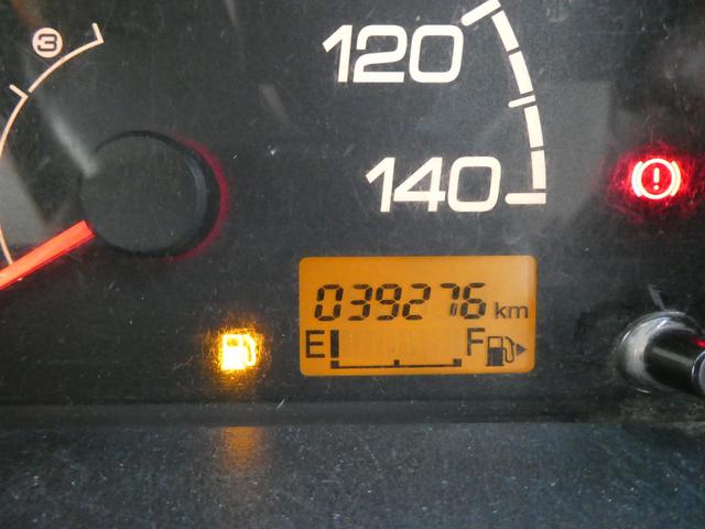 アクティトラック ＳＤＸ　４ＷＤ　軽トラック　純正ラジオ　作業灯　パワステ　エアバッグ　５速マニュアル（6枚目）