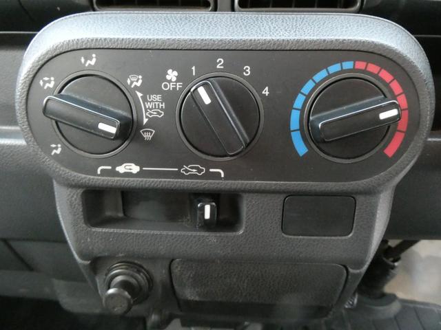 アクティトラック ＳＤＸ　４ＷＤ　軽トラック　純正ラジオ　作業灯　パワステ　エアバッグ　５速マニュアル（9枚目）