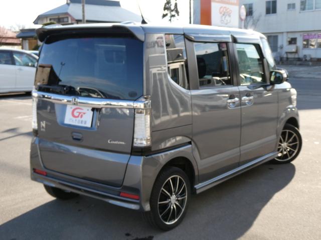 Ｎ－ＢＯＸカスタム Ｇ・ターボパッケージ　４ＷＤ　軽自動車　両側パワースライドドア　バックカメラ　キーフリー　プッシュスタート　パドルシフト　ＥＴＣ　ＨＩＤライト　フォグランプ　クルーズコントロール　電動格納ミラー　ミラーヒーター　横滑り防止装置（2枚目）
