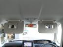 運転席にサンバイザー裏にはバニティミラーが備わっていますので、車の外に出る前にパパッと身だしなみをチェックすることができて便利ですよ♪