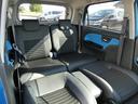 前席のシートバックを倒せば、フルフラットモードの完成です!体を横たえて眠れるので、車中泊にぴったりな機能ですね♪