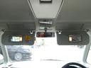 運転席にサンバイザー裏にはバニティミラーが備わっていますので、車の外に出る前にパパッと身だしなみをチェックすることができて便利ですよ♪