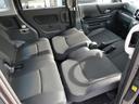 前席のシートバックを倒せば、フルフラットモードの完成です!体を横たえて眠れるので、車中泊にぴったりな機能ですね♪