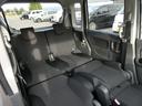 前席のシートバックを倒せば、フルフラットモードの完成です!体を横たえて眠れるので、車中泊にぴったりな機能ですね♪