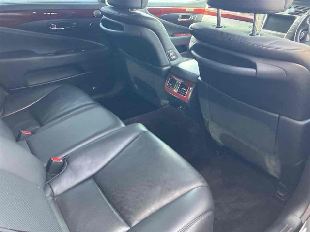 ＬＳ ＬＳ６００ｈＬ　車検２年付　４ＷＤ　ＥＴＣ　クリアランスソナー　オートクルーズコントロール　衝突被害軽減システム　バックカメラ　ナビ　アルミホイール　オートライト　ＬＥＤヘッドランプ　サンルーフ　シートエアコン（42枚目）