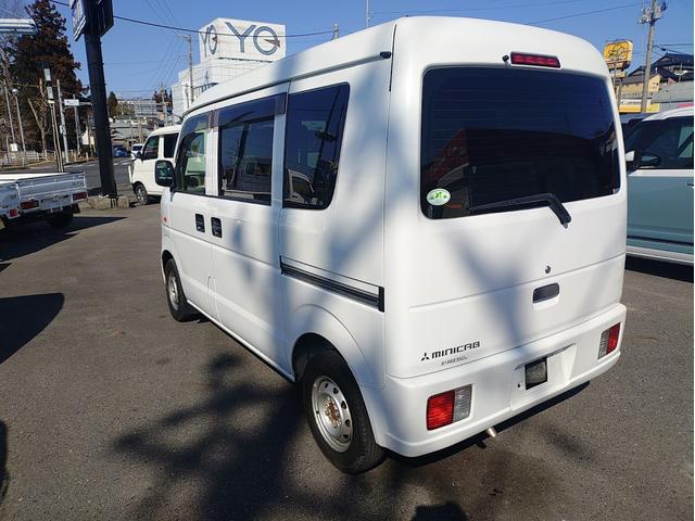 ミニキャブバン Ｍ　パートタイム４ＷＤ　５ＭＴ　プライバシーガラス　ラジオ　小物入れ　ライトレベライザー（6枚目）
