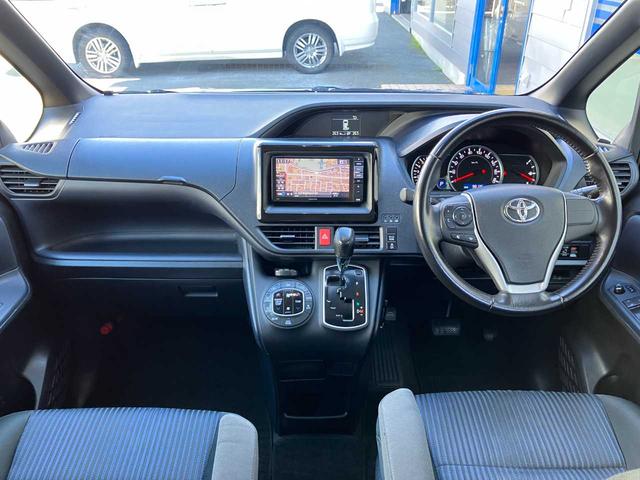 ヴォクシー ＺＳ　４ＷＤ／アルパインナビ／フルセグＴＶ／バックカメラ／Ｂｌｕｅｔｏｏｔｈ／アルパインフリップダウンモニター／両側スライド／片側電動スライドドア／ＬＥＤヘッドライト／フォグランプ／ＥＴＣ／横滑り防止／（4枚目）