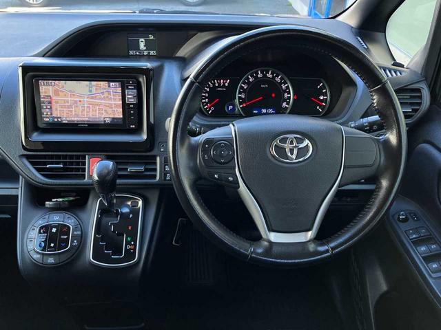 ヴォクシー ＺＳ　４ＷＤ／アルパインナビ／フルセグＴＶ／バックカメラ／Ｂｌｕｅｔｏｏｔｈ／アルパインフリップダウンモニター／両側スライド／片側電動スライドドア／ＬＥＤヘッドライト／フォグランプ／ＥＴＣ／横滑り防止／（22枚目）