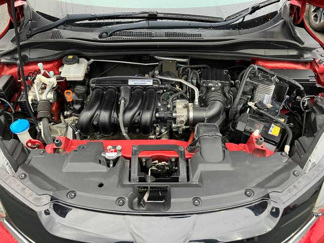 ヴェゼル ハイブリッドＸ・ホンダセンシング　ワンオーナー／４ＷＤ／衝突軽減ブレーキ／純正ナビ／フルセグＴＶ／バックカメラ／クルーズコントロール／パドルシフト／ＥＴＣ／車線逸脱／純正オプショングリル／シートヒーター／（2枚目）