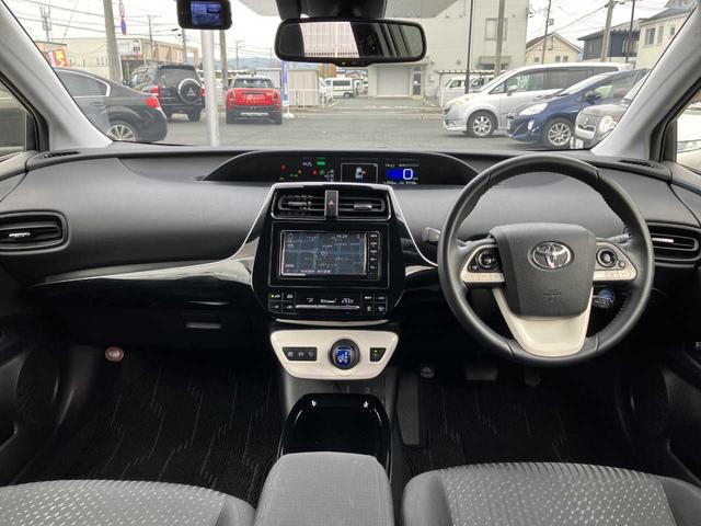 プリウス Ｓセーフティプラス　４ＷＤ寒冷地仕様　フロントフォグ／リヤフォグ／ナビ／ＴＶ／バックカメラ／ドライブレコーダー前後／クルーズコントロール／ＥＴＣ／フロントガラス熱線／オートライト／シンプルインテリジェントパーキングアシスト／全塗装（3枚目）