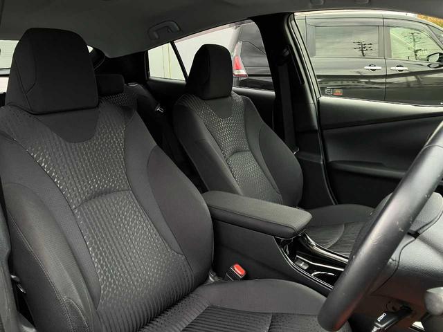 プリウス Ｓセーフティプラス　４ＷＤ寒冷地仕様　フロントフォグ／リヤフォグ／ナビ／ＴＶ／バックカメラ／ドライブレコーダー前後／クルーズコントロール／ＥＴＣ／フロントガラス熱線／オートライト／シンプルインテリジェントパーキングアシスト／全塗装（25枚目）