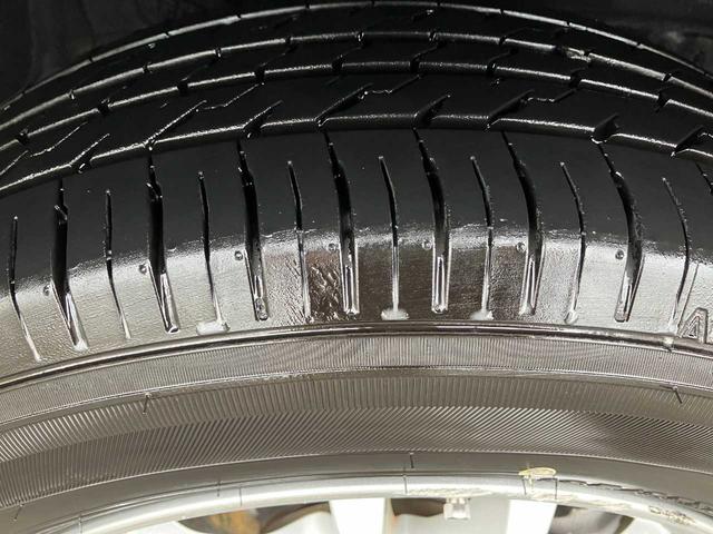 プリウス Ｓセーフティプラス　４ＷＤ寒冷地仕様　フロントフォグ／リヤフォグ／ナビ／ＴＶ／バックカメラ／ドライブレコーダー前後／クルーズコントロール／ＥＴＣ／フロントガラス熱線／オートライト／シンプルインテリジェントパーキングアシスト／全塗装（30枚目）