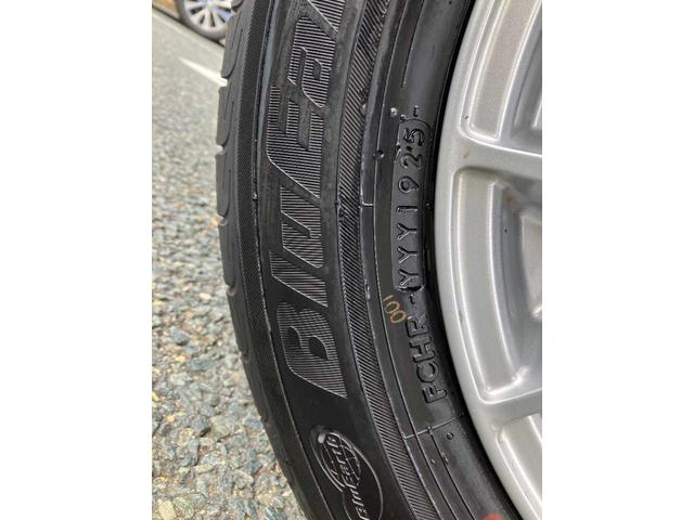 ヤリス Ｇ　４ＷＤ　ワンオーナー　全方位モニター　ＬＥＤライト　オートライト・ハイビーム　軽減ブレーキ　ドライブレコーダー前後　ステリモ　クルコン　２０２５年製夏タイヤ　フロントガラス熱線（13枚目）