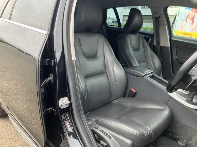 Ｖ６０ Ｔ５　ＳＥ　黒革シート／前席パワーシート／衝突軽減ブレーキ／ＢＬＩＳ／車線逸脱警報／アイドリングストップ／オートライト／フォグランプ／パーキングソナー／純正ナビ／ＴＶ／Ｂｌｕｅｔｏｏｔｈ／バックカメラ／クルコン（33枚目）