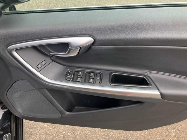 Ｖ６０ Ｔ５　ＳＥ　黒革シート／前席パワーシート／衝突軽減ブレーキ／ＢＬＩＳ／車線逸脱警報／アイドリングストップ／オートライト／フォグランプ／パーキングソナー／純正ナビ／ＴＶ／Ｂｌｕｅｔｏｏｔｈ／バックカメラ／クルコン（36枚目）