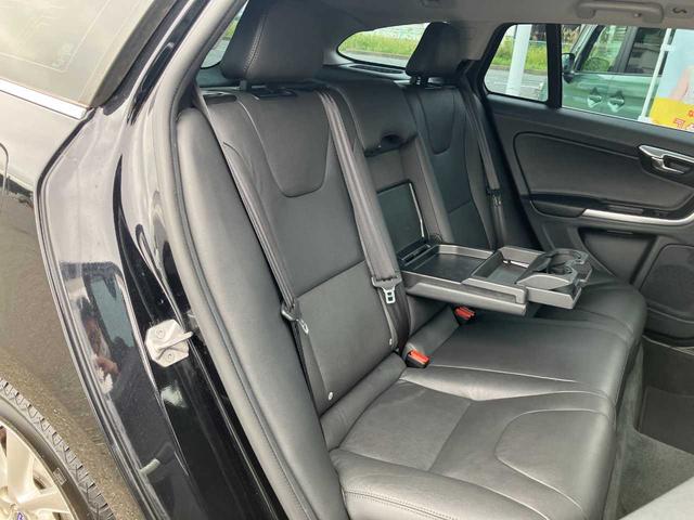 Ｖ６０ Ｔ５　ＳＥ　黒革シート／前席パワーシート／衝突軽減ブレーキ／ＢＬＩＳ／車線逸脱警報／アイドリングストップ／オートライト／フォグランプ／パーキングソナー／純正ナビ／ＴＶ／Ｂｌｕｅｔｏｏｔｈ／バックカメラ／クルコン（40枚目）