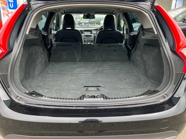 Ｖ６０ Ｔ５　ＳＥ　黒革シート／前席パワーシート／衝突軽減ブレーキ／ＢＬＩＳ／車線逸脱警報／アイドリングストップ／オートライト／フォグランプ／パーキングソナー／純正ナビ／ＴＶ／Ｂｌｕｅｔｏｏｔｈ／バックカメラ／クルコン（46枚目）