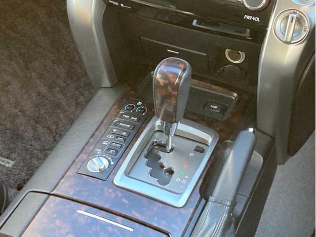 ランドクルーザー ＺＸ　ＷＡＬＤエアロ／マフラ／ＷＡＬＤ２０インチＬＳ／サンルーフ／黒革／ナビ／フルセグ／Ｂｌｕｅｔｏｏｔｈ／ＤＶＤ／フリップダウン／Ｂカメラ／シートヒーター＆クーラ／リアシートヒータ／フロント＆リアフォグ（24枚目）