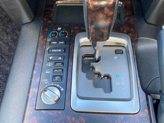 ランドクルーザー ＺＸ　ＷＡＬＤエアロ／マフラ／ＷＡＬＤ２０インチＬＳ／サンルーフ／黒革／ナビ／フルセグ／Ｂｌｕｅｔｏｏｔｈ／ＤＶＤ／フリップダウン／Ｂカメラ／シートヒーター＆クーラ／リアシートヒータ／フロント＆リアフォグ（25枚目）