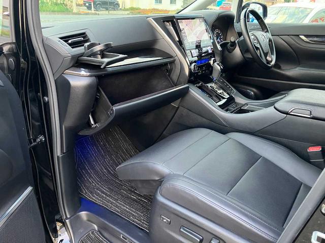 アルファードハイブリッド SR Cパッケージ 寒冷地仕様/4WD/TRDエアロ/衝突軽減/エンジンスターター/アルパインナビ/フルセグTV/Bluetooth/DVD再生/フリップダウンモニタ/バックカメラ/ステアリングヒータ/シートヒータ&クー(58枚目)