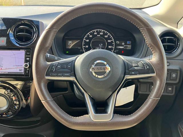 ノート ｅ－パワー　メダリスト　ＦＯＵＲ　切替４ＷＤ／１オーナ／衝突軽減ブレーキ／横滑り防止／エンジンスターター／前後ソナー／ナビ／フルセグＴＶ／ＤＶＤ再生／ＣＤ／アラウンドビューモニター／前後ドライブレコーダー／クルコン／ＥＴＣ／ＬＥＤライ（11枚目）