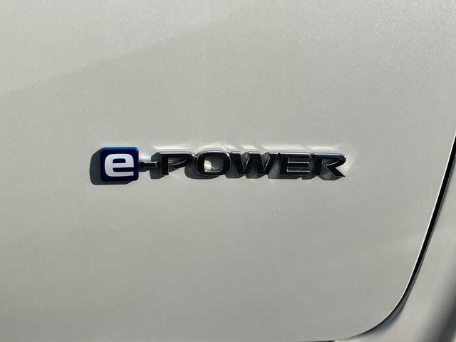 ノート ｅ－パワー　メダリスト　ＦＯＵＲ　切替４ＷＤ／１オーナ／衝突軽減ブレーキ／横滑り防止／エンジンスターター／前後ソナー／ナビ／フルセグＴＶ／ＤＶＤ再生／ＣＤ／アラウンドビューモニター／前後ドライブレコーダー／クルコン／ＥＴＣ／ＬＥＤライ（55枚目）