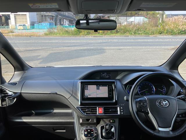 ヴォクシー ハイブリッドV 両側パワースライドドア/モデリスタエアロ/横滑防止/おくだけ充電/リアヒーター/ナビ/Bluetooth/DVD再生/バックカメラ/前席シートヒーター/ビルトインETC/オート電動格納サイドミラー(2枚目)