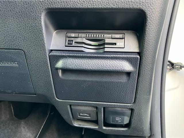 ヴォクシー ハイブリッドV 両側パワースライドドア/モデリスタエアロ/横滑防止/おくだけ充電/リアヒーター/ナビ/Bluetooth/DVD再生/バックカメラ/前席シートヒーター/ビルトインETC/オート電動格納サイドミラー(19枚目)