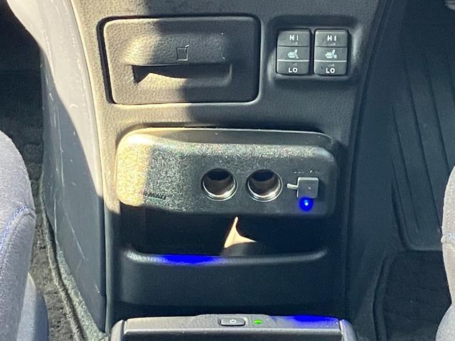 ヴォクシー ハイブリッドV 両側パワースライドドア/モデリスタエアロ/横滑防止/おくだけ充電/リアヒーター/ナビ/Bluetooth/DVD再生/バックカメラ/前席シートヒーター/ビルトインETC/オート電動格納サイドミラー(23枚目)