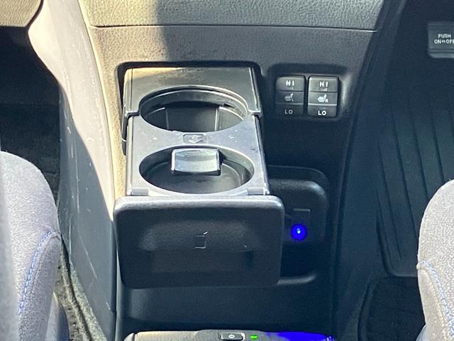 ヴォクシー ハイブリッドV 両側パワースライドドア/モデリスタエアロ/横滑防止/おくだけ充電/リアヒーター/ナビ/Bluetooth/DVD再生/バックカメラ/前席シートヒーター/ビルトインETC/オート電動格納サイドミラー(24枚目)