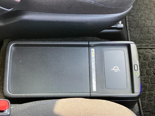 ヴォクシー ハイブリッドV 両側パワースライドドア/モデリスタエアロ/横滑防止/おくだけ充電/リアヒーター/ナビ/Bluetooth/DVD再生/バックカメラ/前席シートヒーター/ビルトインETC/オート電動格納サイドミラー(25枚目)