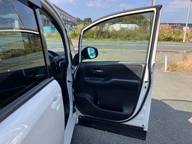 ヴォクシー ハイブリッドV 両側パワースライドドア/モデリスタエアロ/横滑防止/おくだけ充電/リアヒーター/ナビ/Bluetooth/DVD再生/バックカメラ/前席シートヒーター/ビルトインETC/オート電動格納サイドミラー(38枚目)