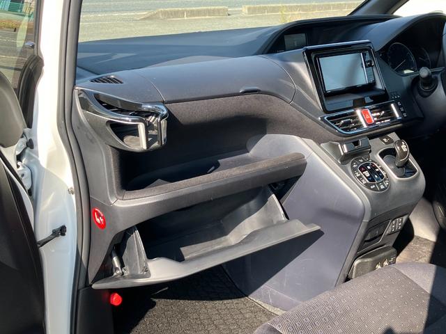 ヴォクシー ハイブリッドV 両側パワースライドドア/モデリスタエアロ/横滑防止/おくだけ充電/リアヒーター/ナビ/Bluetooth/DVD再生/バックカメラ/前席シートヒーター/ビルトインETC/オート電動格納サイドミラー(47枚目)